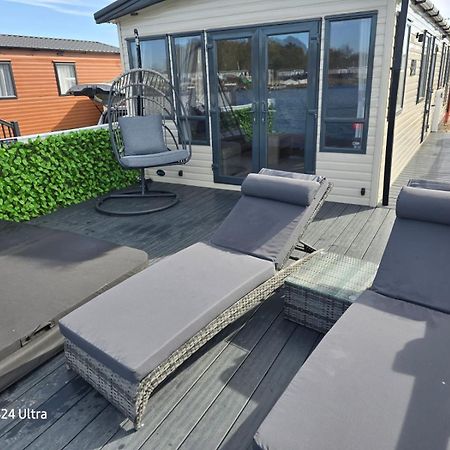 Lakeside Holiday Home With Hot Tub 塔特舍尔 外观 照片