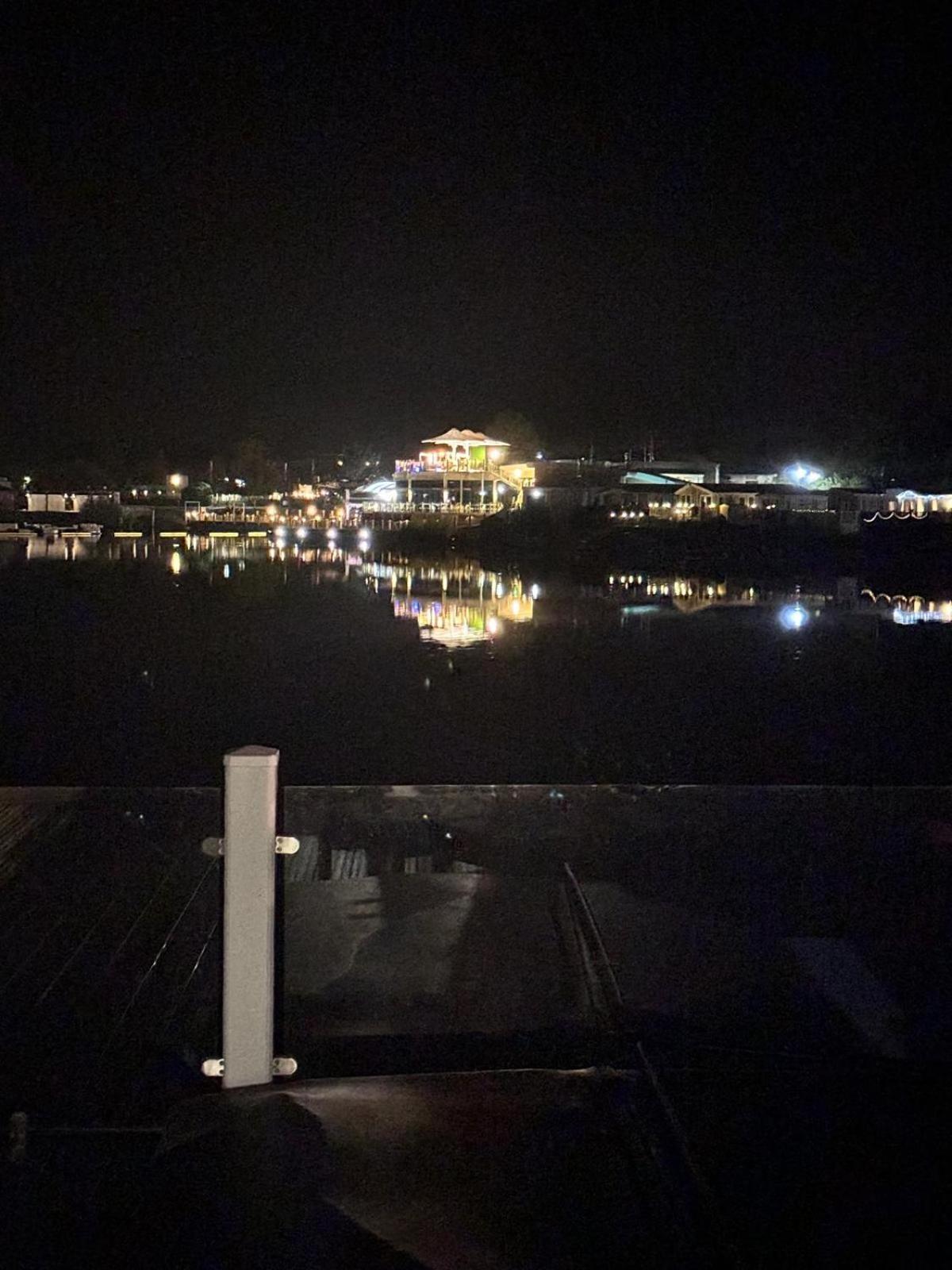 Lakeside Holiday Home With Hot Tub 塔特舍尔 外观 照片