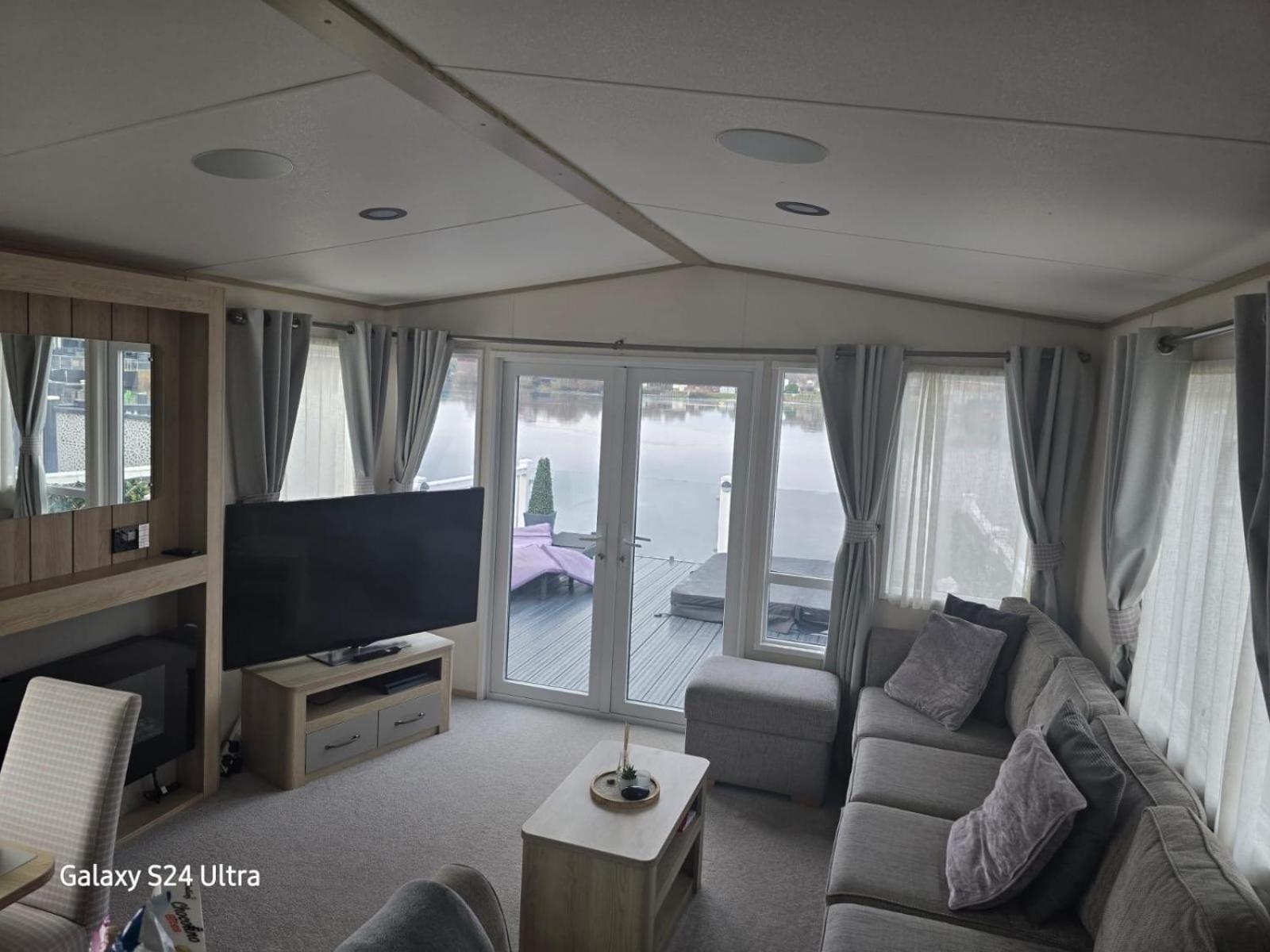 Lakeside Holiday Home With Hot Tub 塔特舍尔 外观 照片