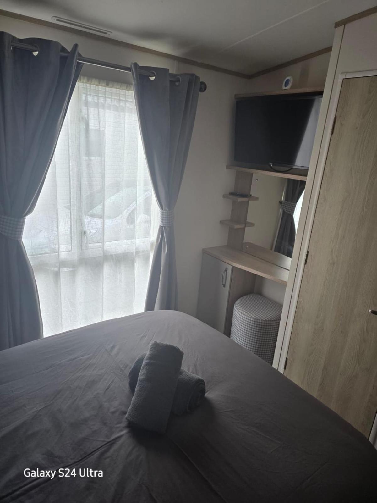 Lakeside Holiday Home With Hot Tub 塔特舍尔 外观 照片