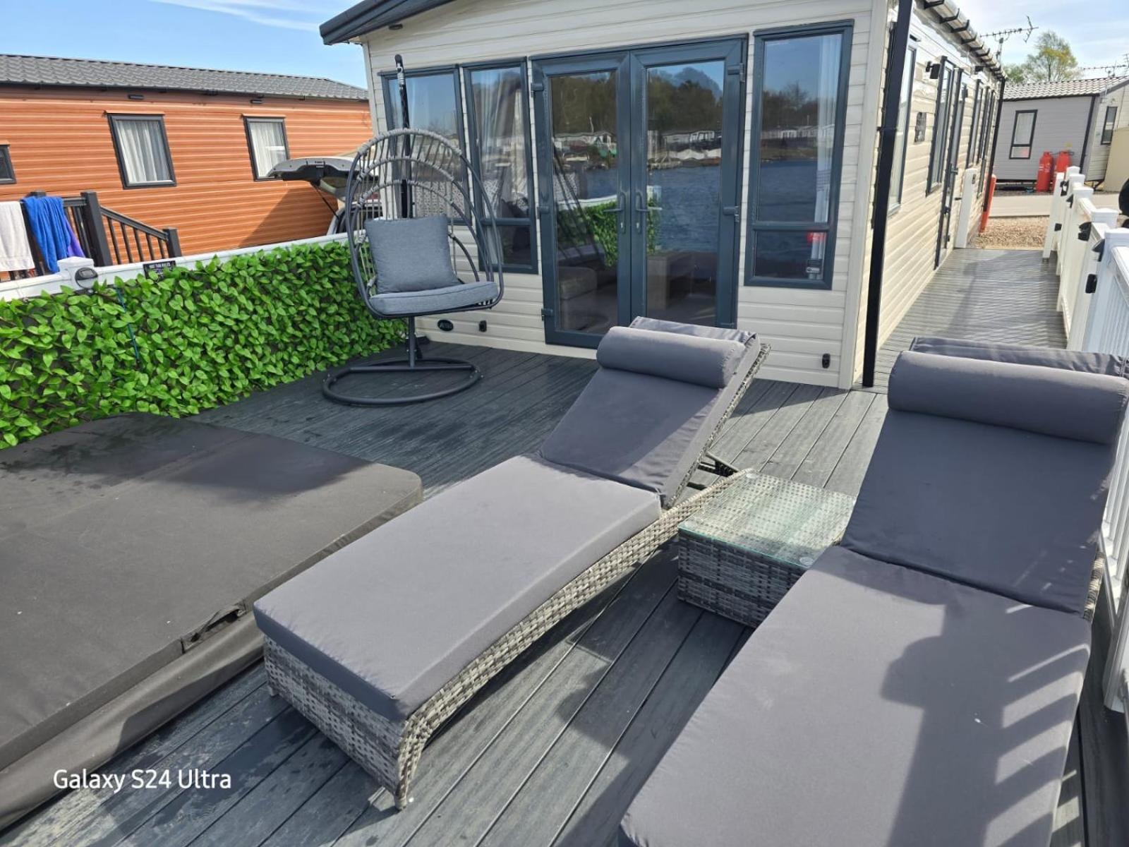 Lakeside Holiday Home With Hot Tub 塔特舍尔 外观 照片